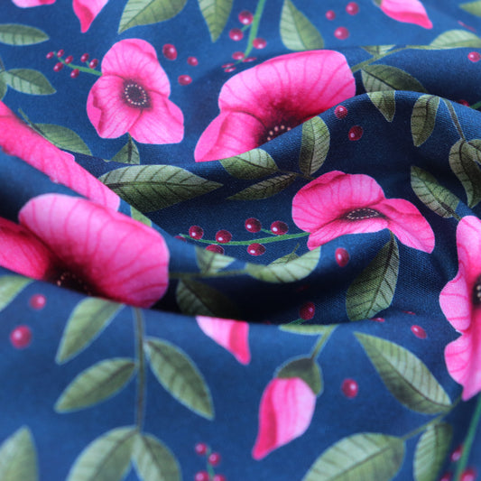 Tessuto in Raso di 100% Cotone: Fiori Rosa su sfondo Blu Scuro