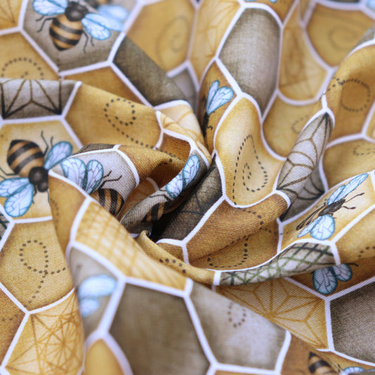 Tessuto in Raso di 100% Cotone: Api e Alveari su sfondo Giallo e Marrone