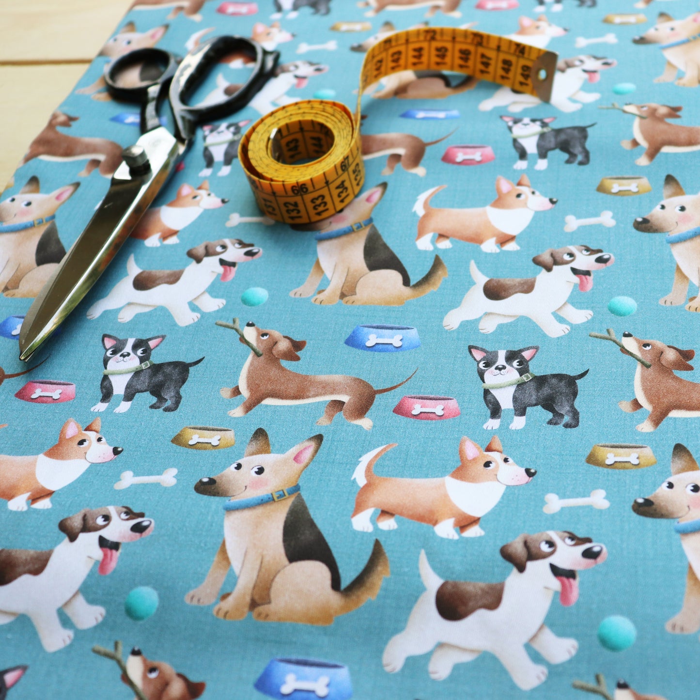 Set di 3 Tessuti Coordinati in Raso 100% Cotone: Cani di varie Razze su sfondo Celeste