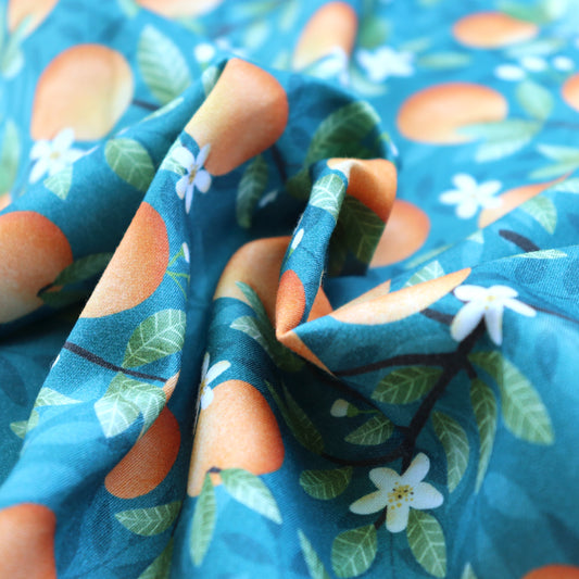 Tessuto in Raso di 100% Cotone: Arance su sfondo Verde