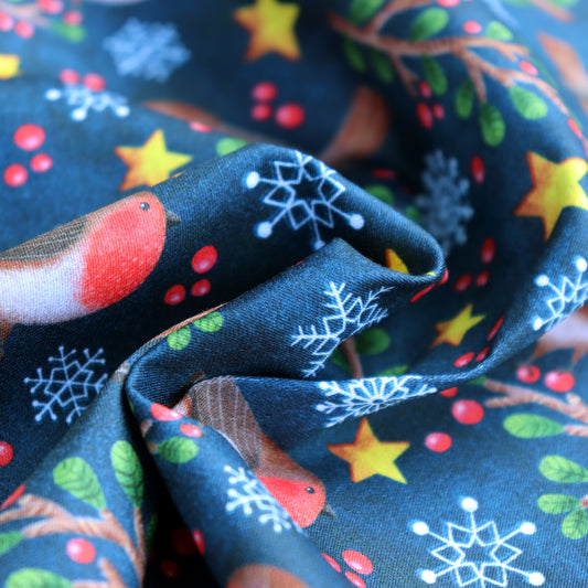 Tessuto in Raso di 100% Cotone: Pettirossi e Stelle di Natale su sfondo Blu