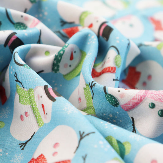 Set di 3 Tessuti Coordinati in Raso 100% Cotone: Pupazzi di Neve su sfondo Celeste