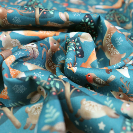 Tessuto in Raso di 100% Cotone: Animali del Bosco a Natale su sfondo Verde