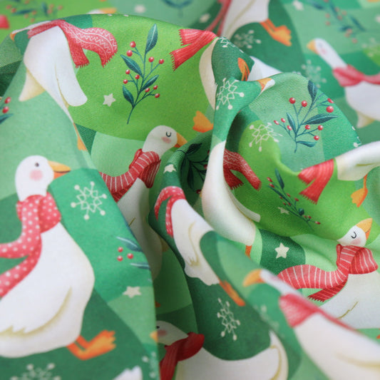 Set di Tessuti Coordinati in Raso di Cotone: "Merry Geese", Oche di Natale su sfondo Verde