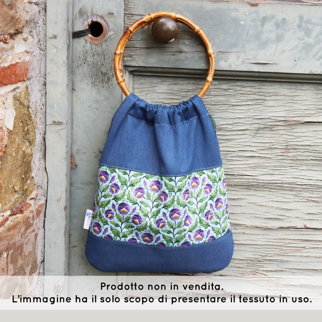Tessuto in Raso di 100% Cotone: Pansy -  Viola del Pensiero su sfondo Celeste