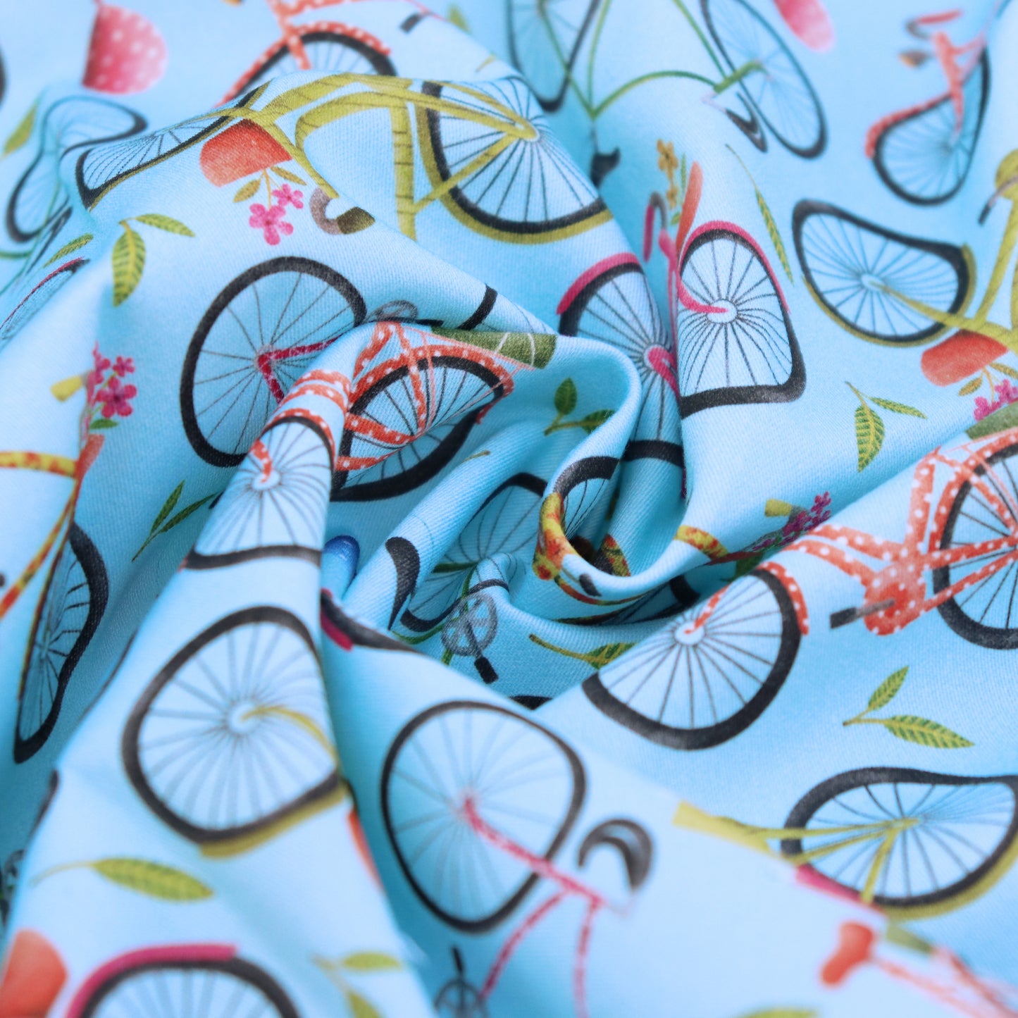 Tessuto in Raso di 100% Cotone: Biciclette su sfondo Celeste