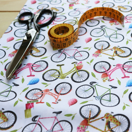 Tessuto in Raso di 100% Cotone: Biciclette su sfondo Giallo Chiaro