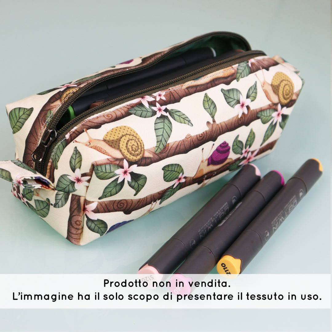 Tessuto in Raso di 100% Cotone: Lumachine su sfondo Chiaro