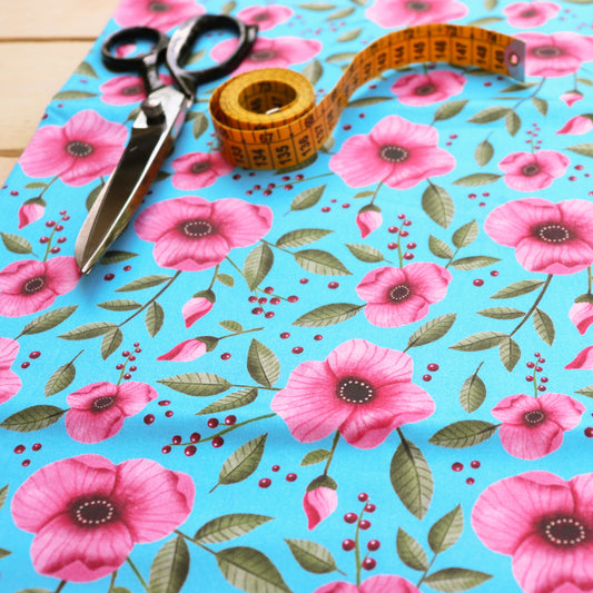 Tessuto in Raso di 100% Cotone: Fiori Rosa su sfondo Turchese
