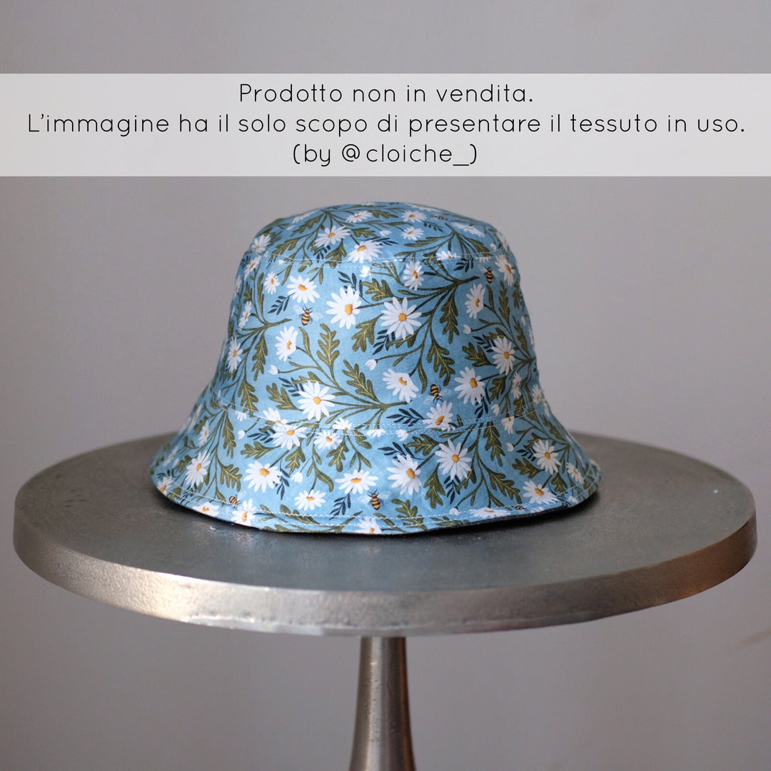Tessuto in Raso di 100% Cotone: Daisy Dream -  Margherite su sfondo Celeste