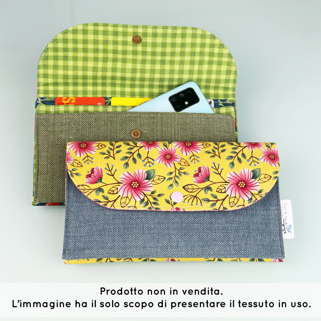 Tessuto in Raso di 100% Cotone: Fiori Rosa su sfondo Giallo