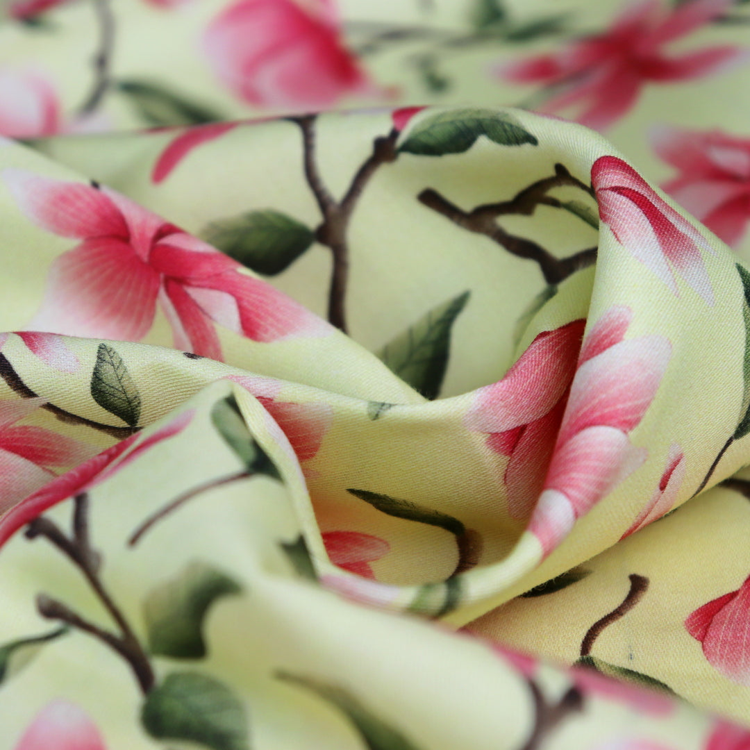 Tessuto in Raso di 100% Cotone: Magnolie su sfondo Giallo