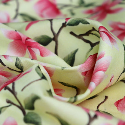 Tessuto in Raso di 100% Cotone: Magnolie su sfondo Giallo