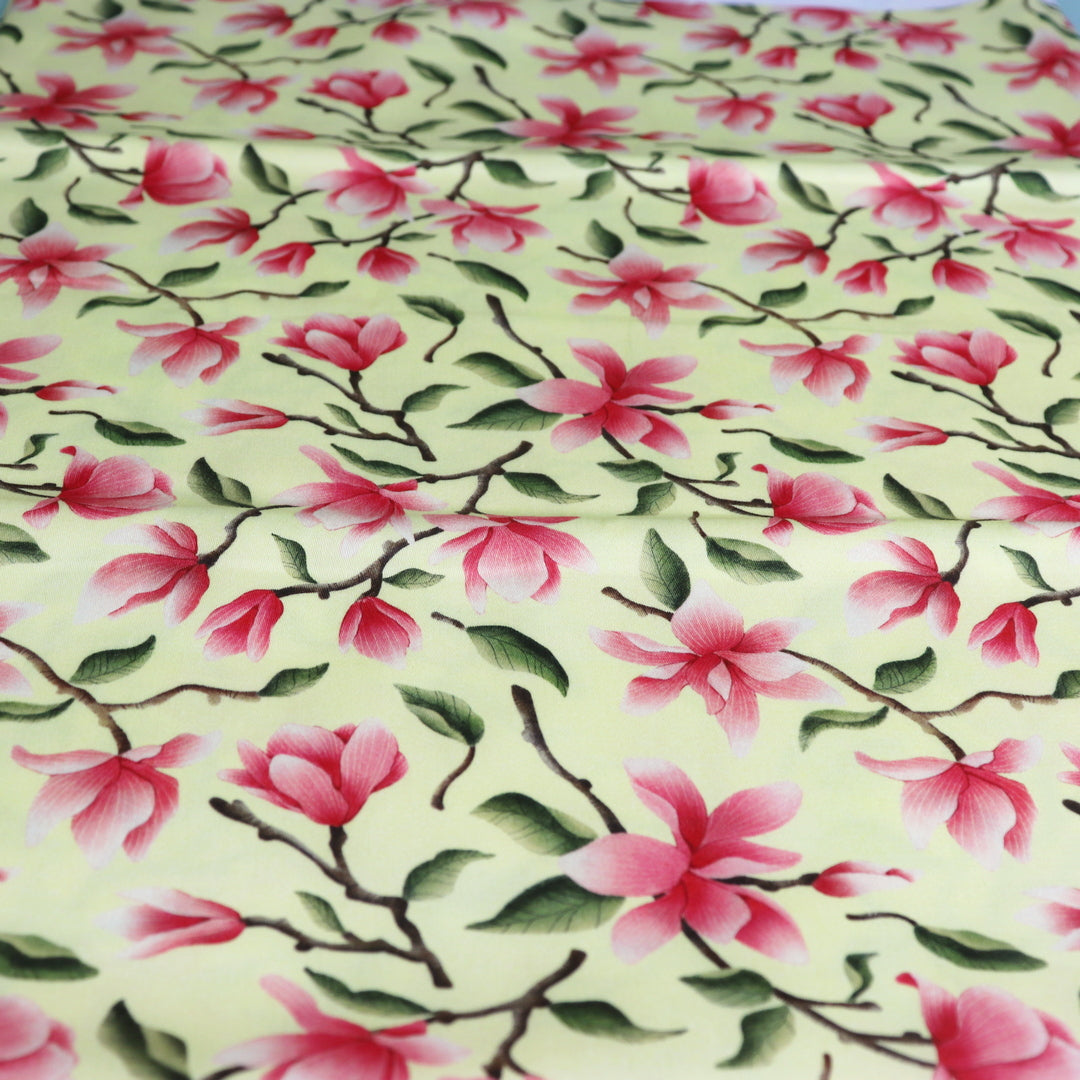 Tessuto in Raso di 100% Cotone: Magnolie su sfondo Giallo
