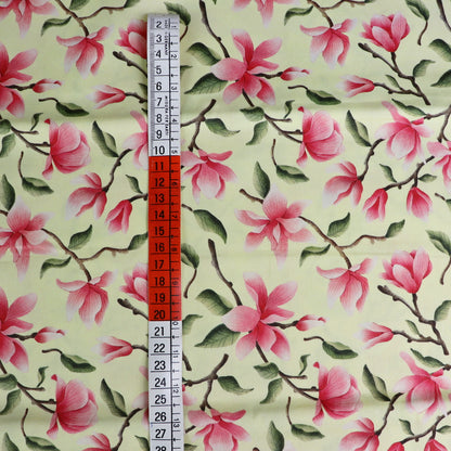 Tessuto in Raso di 100% Cotone: Magnolie su sfondo Giallo