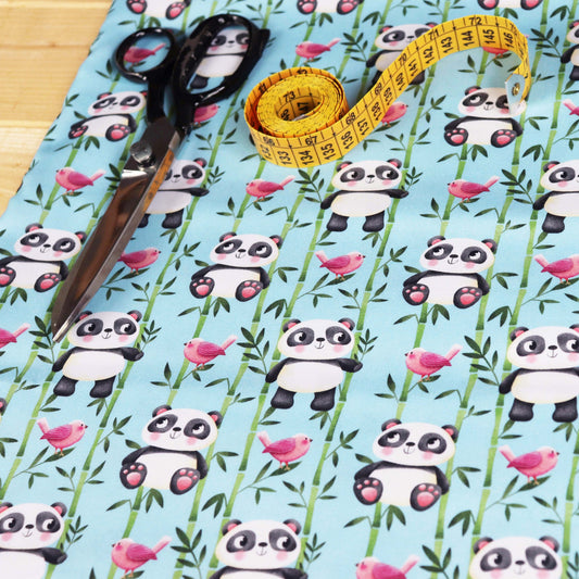 Tessuto in Raso di 100% Cotone: Panda su sfondo Celeste