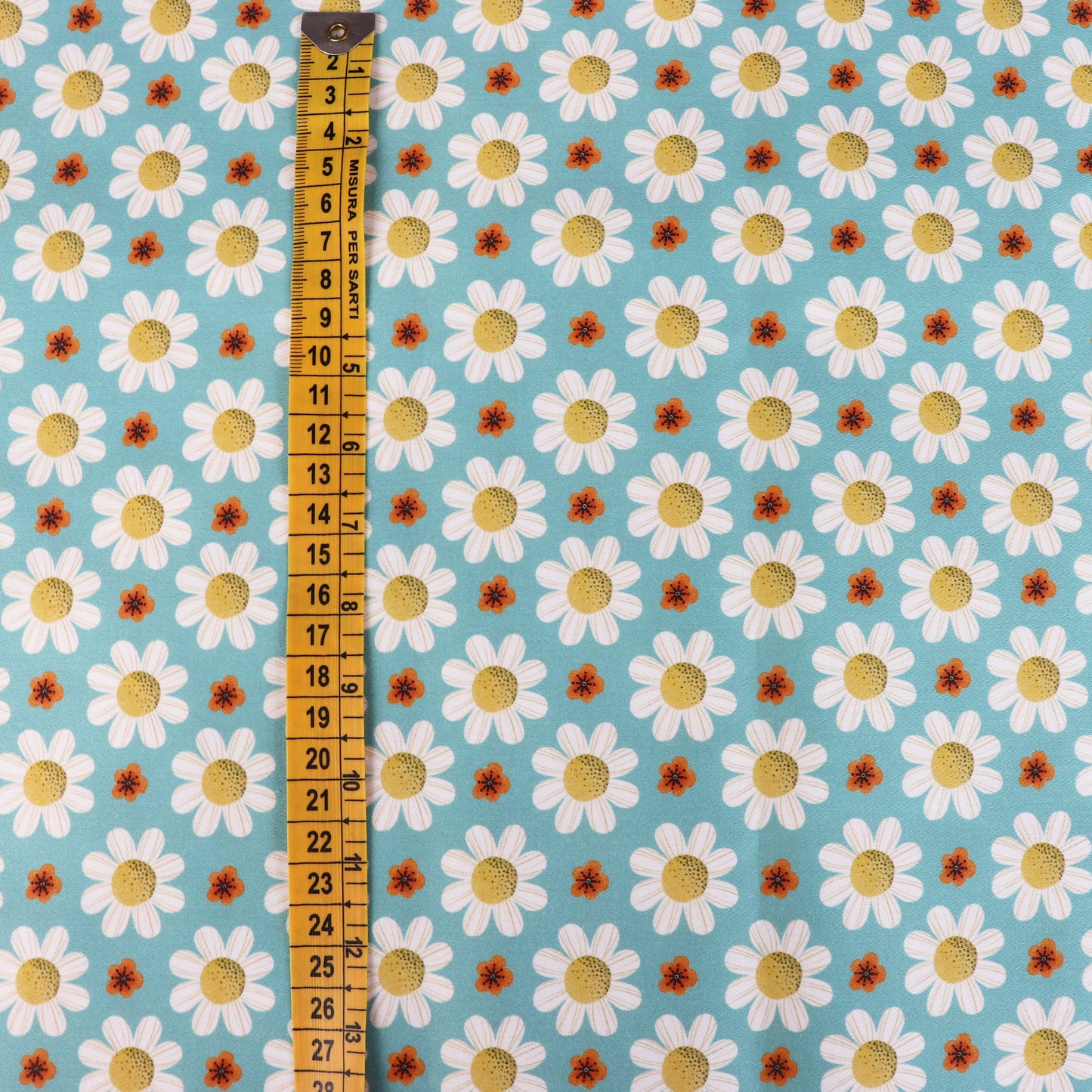 Tessuto in Raso di 100% Cotone: Margherite su sfondo Celeste