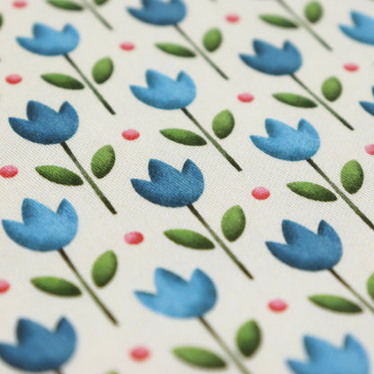 Tessuto in Raso di 100% Cotone: Tulipani Blu su sfondo Giallo Chiaro