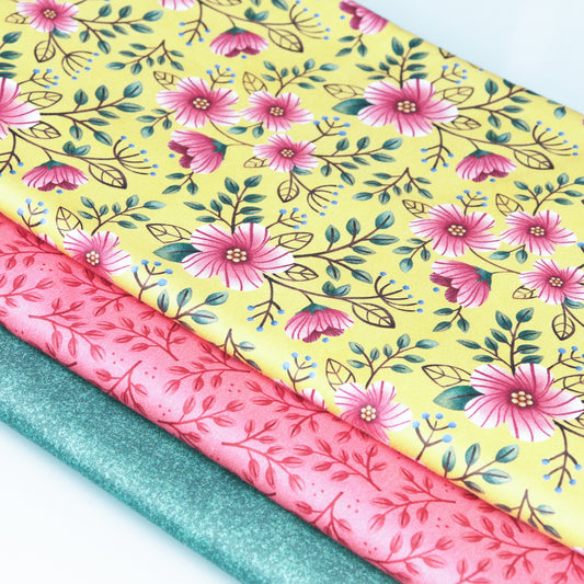 Set di 3 Tessuti Coordinati in Raso 100% Cotone: Fiori Rosa su sfondo Giallo