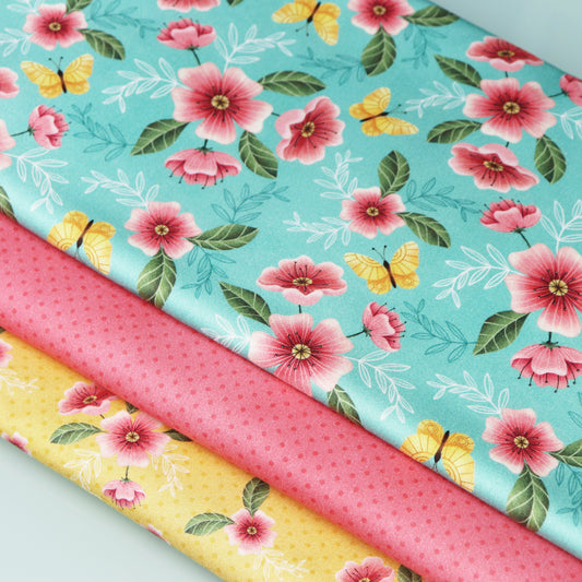 Set di 3 Tessuti Coordinati in Raso 100% Cotone: Fiori e Farfalle su sfondo Verde Acqua