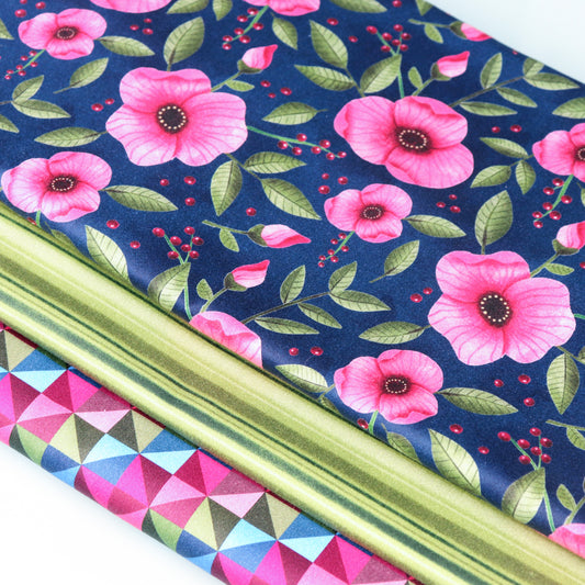Set di 3 Tessuti Coordinati in Raso 100% Cotone: Fiori Rosa su sfondo Blu Scuro