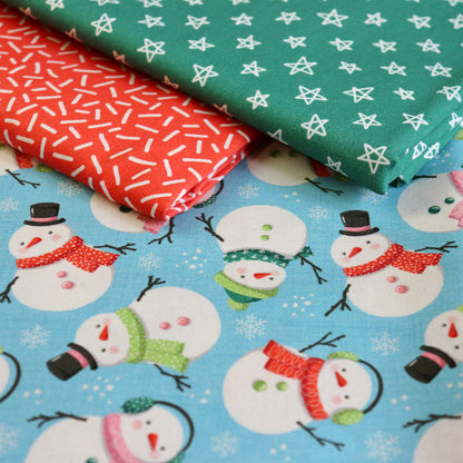 Set di 3 Tessuti Coordinati in Raso 100% Cotone: Pupazzi di Neve su sfondo Celeste
