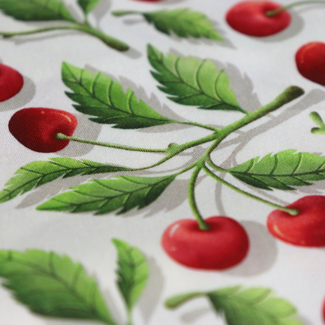 Tessuto in Raso di 100% Cotone: Cherry Crush - Ciliegie su sfondo Bianco