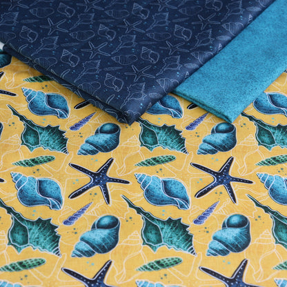 Set di 3 Tessuti Coordinati in Raso 100% Cotone: Conchiglie Blu su sfondo Giallo