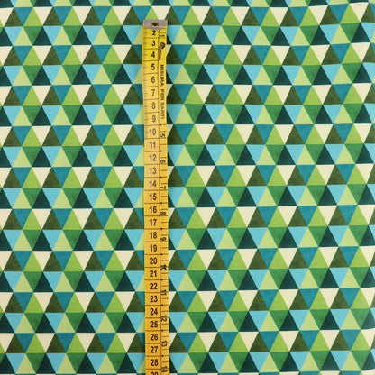 Tessuto SOFTSHELL impermeabile: Stampa geometrica con triangoli sul verde e blu