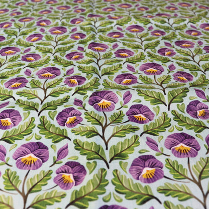 Tessuto in Raso di 100% Cotone: Pansy -  Viola del Pensiero su sfondo Celeste