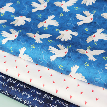 Set di Tessuti Coordinati in Raso di Cotone: "Peace & Love" Colombe della Pace su sfondo blu