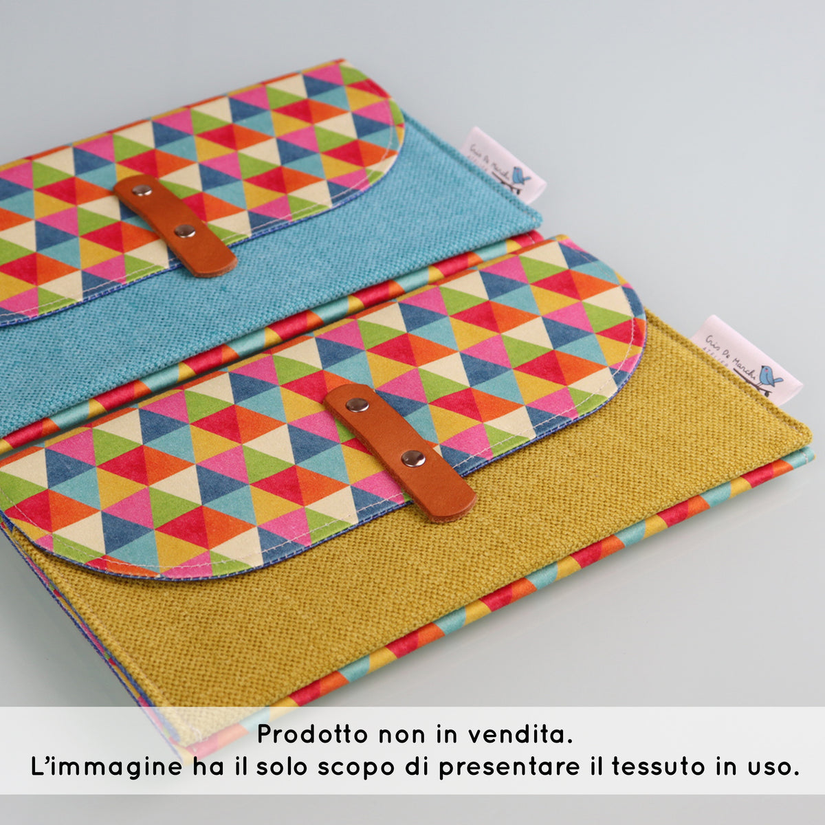 Tessuto in Raso di 100% Cotone: Stampa geometrica con triangoli multicolor