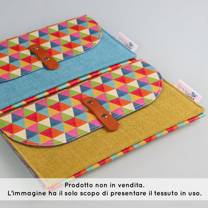 Tessuto in Raso di 100% Cotone: Stampa geometrica con triangoli multicolor