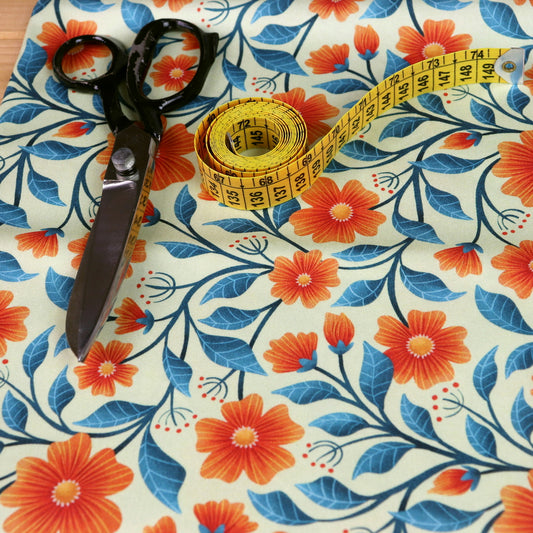 Tessuto in Raso di 100% Cotone: Vintage Botanica - Fiori Arancioni su sfondo Chiaro